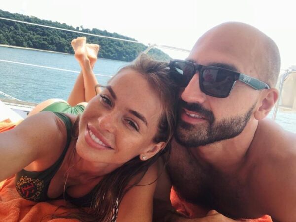 Актриса «Универа» Анна Хилькевич показала в Instagram мужа на фото с отдыха