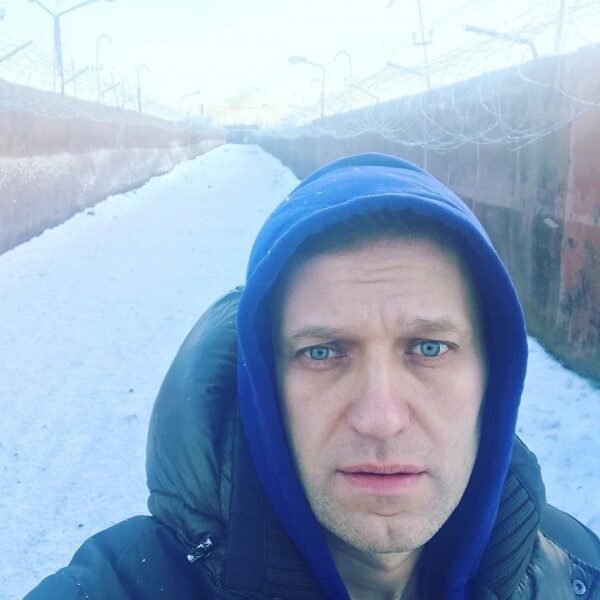Алексей Навальный вернулся в тюрьму, откуда делится фото