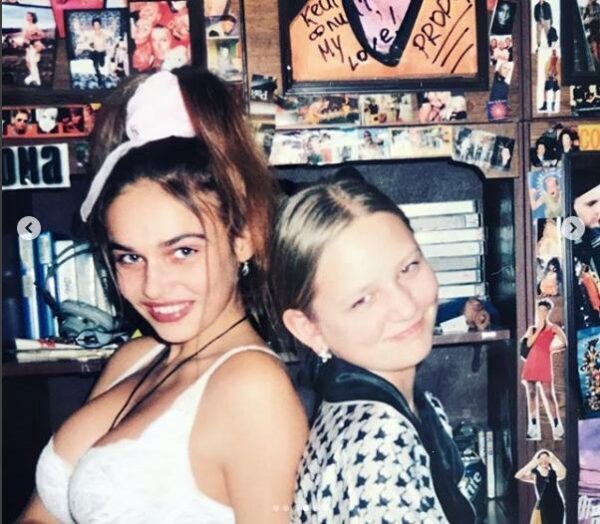 Алёна Водонаева показала скептикам свои подростковые фото с идеальной внешностью