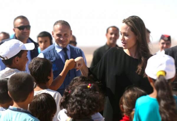 Анджелина Джоли посетила лагерь сирийских беженцев в Иордании