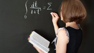 Благодаря новой формуле расчетов зарплата учителей Москвы превысила 85 тысяч рублей