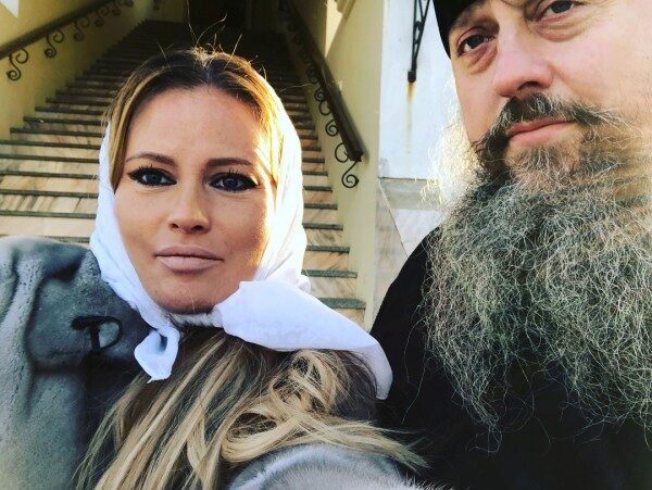 Дана Борисова шокировала поклонников макияжем в монастыре