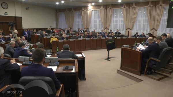 Депутаты проголосовали за повышение зарплат бюджетникам