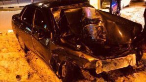 ДТП в Саранске: «Приора» врезалась в столб, пострадали двое