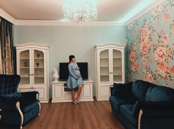 Экс-участница "Дома-2" Нелли Ермолаева показала новую мебель в гостиной
