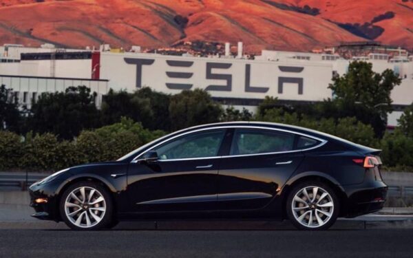 Эксперт: Tesla может проиграть General Motors в конкурентной борьбе