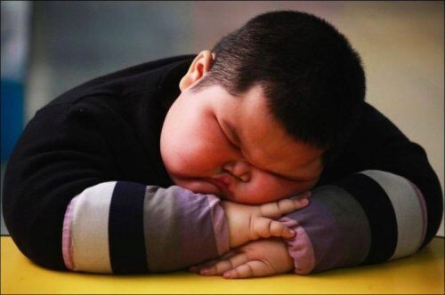 К ожирению склонны дети, которые недостаточно спят