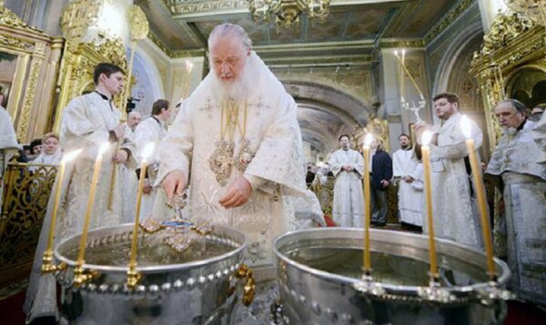 Крещение Господне отметит православный мир: главные факты о крещенской воде