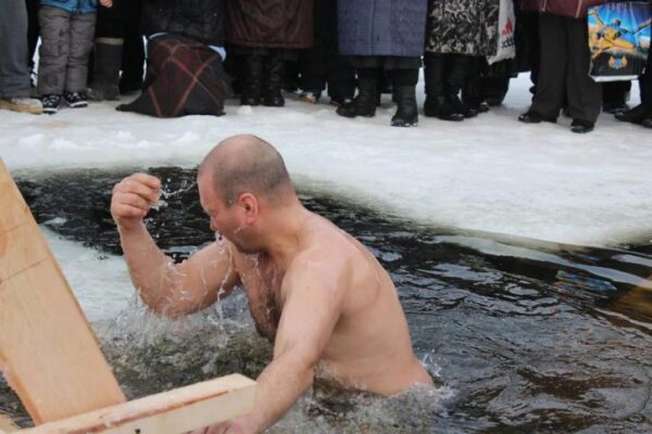 Крещение в Красноярске в 2018 году: где купаться, адреса купелей, время