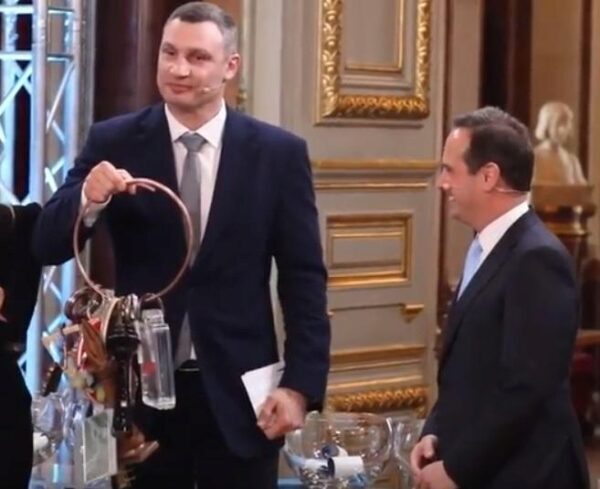 Мэр Киева Кличко передал главе Лиссабона «ключи» от «Евровидения»