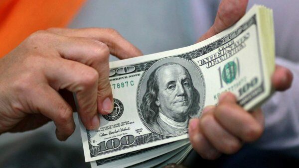 Мировой курс доллара опустился до минимума за три года