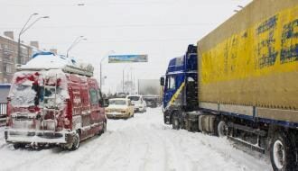На Донетчине из-за непогоды по трассе госзначения запретили движение грузовиков