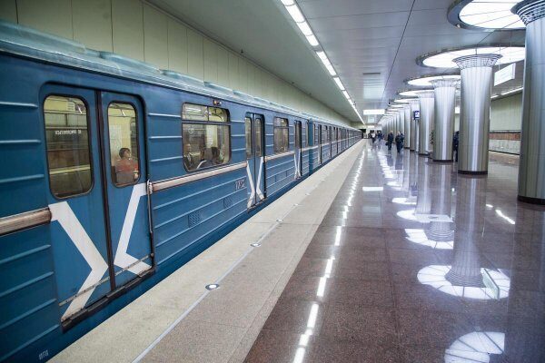 На Калужско-Рижской ветке столичного метро в вагоне поезда умер мужчина