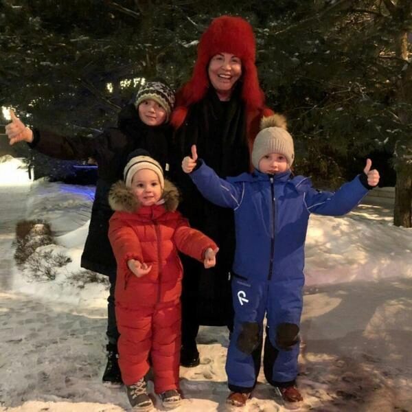 Надежда Бабкина навестила внуков и опубликовала фото в Instagram