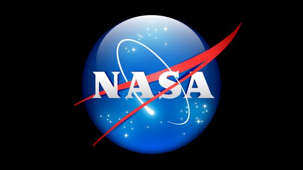 NASA показало редкие снимки звездного скопления в созвездии Парус
