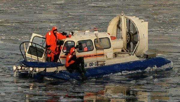 Непогода приостановила поиски судна "Восток" в Японском море