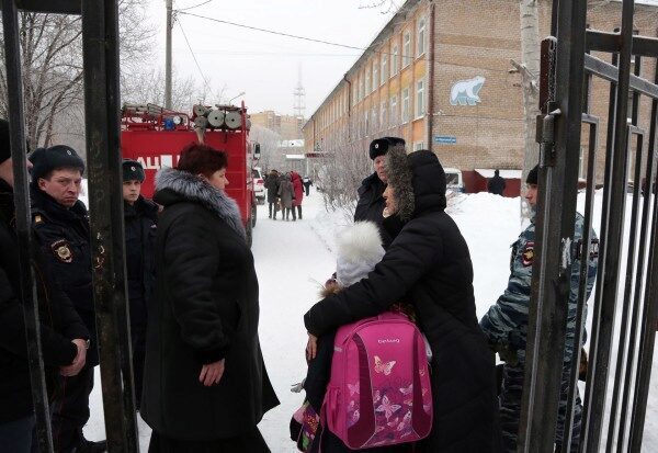 Пермские власти выделят материальную помощь пострадавшим от резни в школе