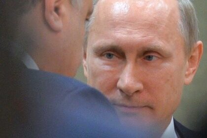 Песков: Контакты В. Путина и Порошенко имеют место быть