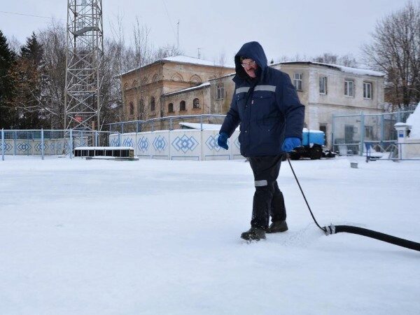 Полицейские спасли 10-летнего мальчика из-подо льда реки Вологды