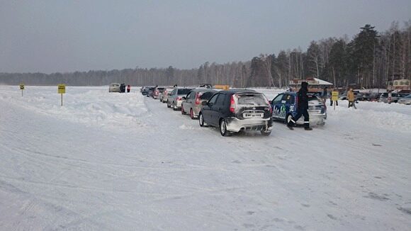 Полиция и казаки сняли оцепление с гоночной трассы на озере Балтым