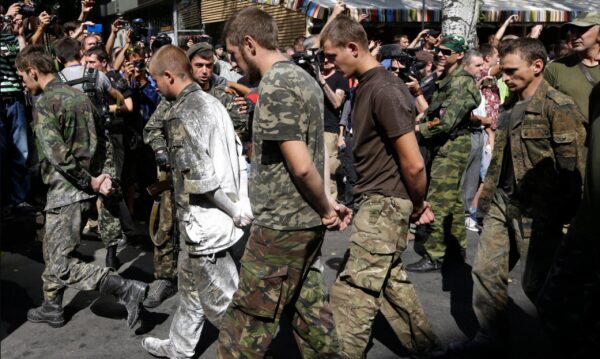 Порошенко хочет ускорить обмен пленными в Донбассе на фоне реинтеграции