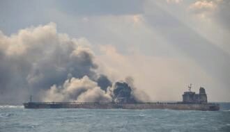 Пожар на нефтяном танкере: Найдены тела двух моряков