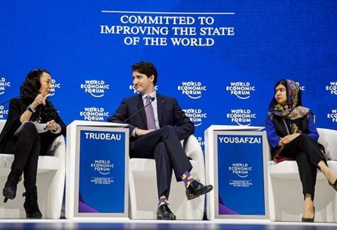 Премьер Канады Джастин Трюдо пришел на форум в Давосе в синих носках с желтыми уточками