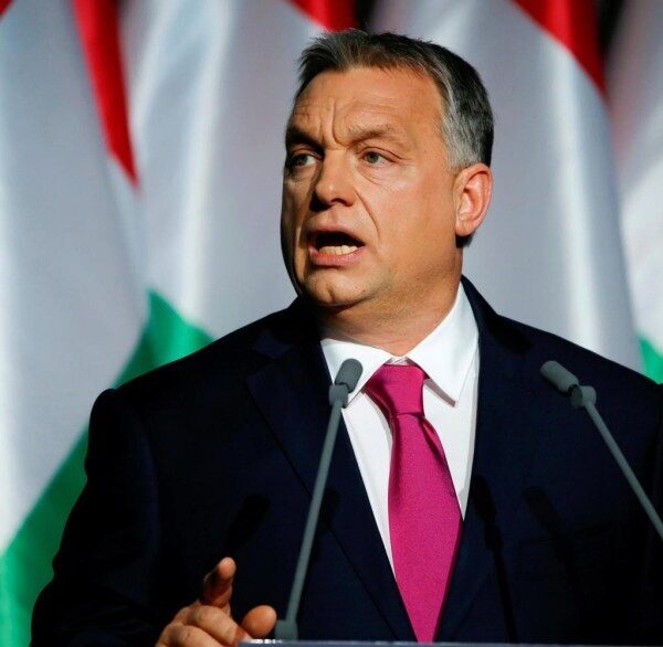 Премьер-министр Венгрии назвал "захватчиками" мусульманских беженцев