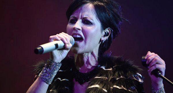 Причину смерти вокалистки The Cranberries не раскроют раньше апреля