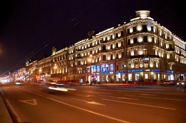 Проспекты Петербурга преображаются к 74 годовщине снятия блокады города