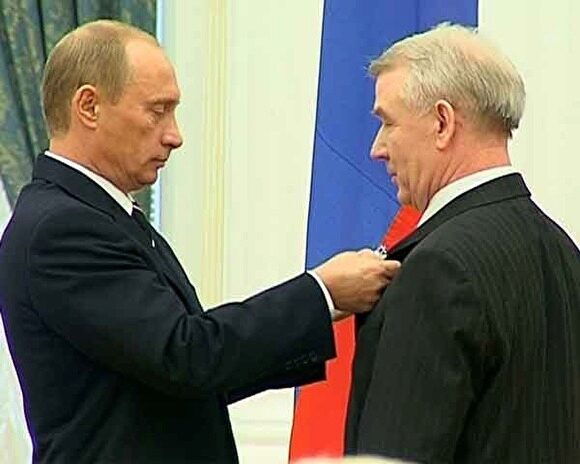 Путин наградил спикера Тюменской облдумы орденом Александра Невского
