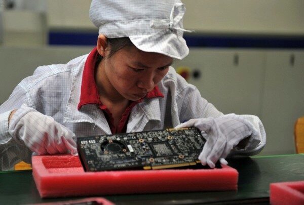 Работники жалуются на адские условия труда на заводе Apple в Китае