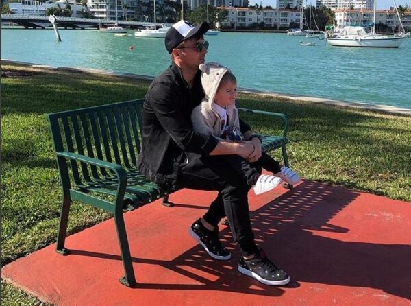 Сергей Лазарев опубликовал в Instagram фото с сыном
