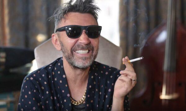 Сергей Шнуров бросает курить на Бали