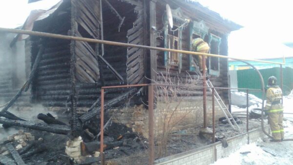 СК выясняет обстоятельства гибели двоих человек на пожаре в Вачском районе