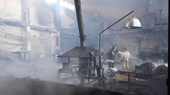 Спасатели установили причину масштабного пожара на заводе в Сысерти