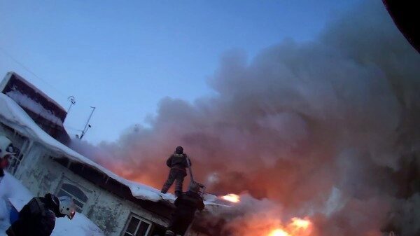 Столярный цех загорелся в городе Обь под Новосибирском