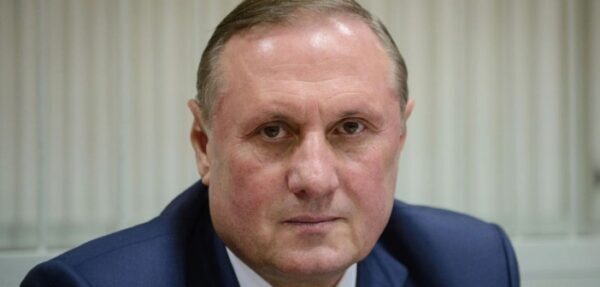 Суд до 12 марта продлил арест Ефремову