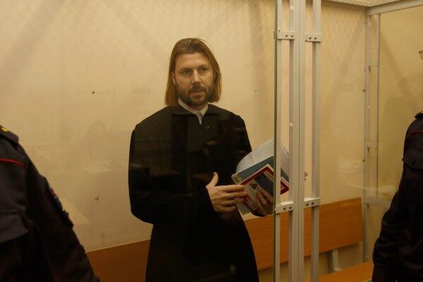 Священника Глеба Грозовского приговорили к сроку 14 лет за педофилию