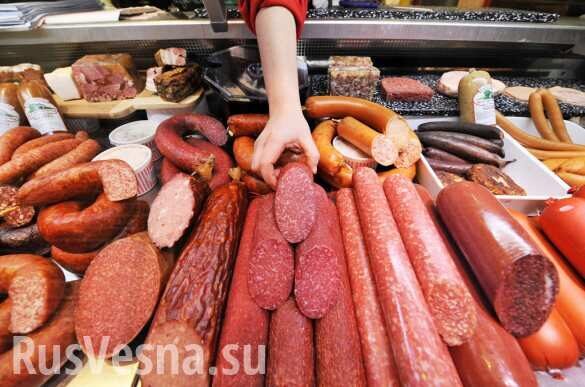Типичная Украина: В киевских поликлиниках торгуют колбасой и беляшами (ФОТО)