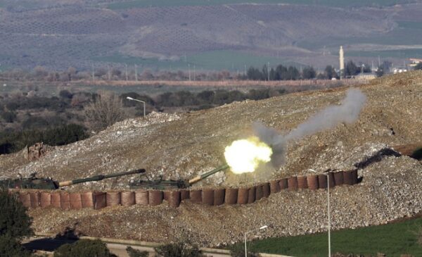Турция перебросила к границе с Сирией спецназ и танки