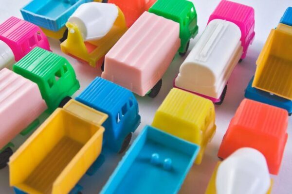 Ученые: Дешевые пластиковые игрушки провоцируют у детей развитие онкологии