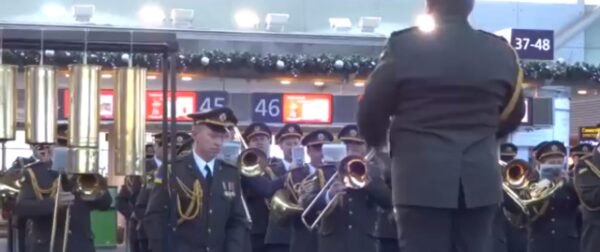 В аэропортах Украины устроили флешмоб в честь «киборгов»