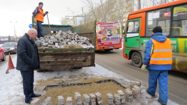 В Автозаводском районе провели ямочный ремонт 50 кв. м. дорог