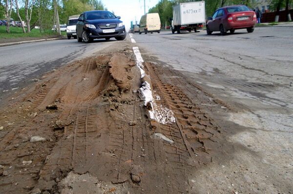 В Белгороде водитель КамАЗа заплатит штраф за грязь на дороге города