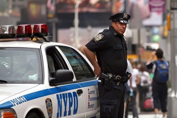 В центре Нью-Йорка три человека пострадали в результате перестрелки