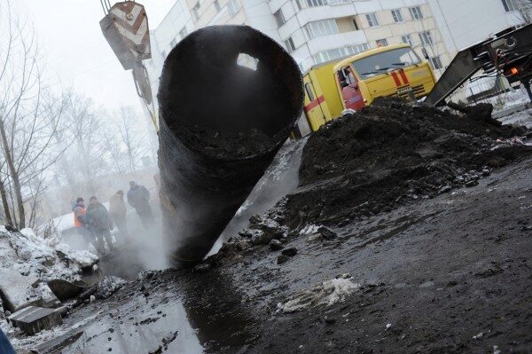 В Екатеринбурге из-под земли валит пар кипятка