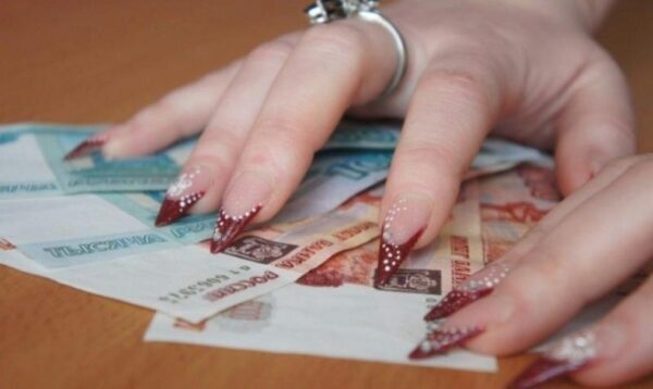 В Хабаровске мошенница сняла с пенсионерок порчу за 1,3 млн рублей