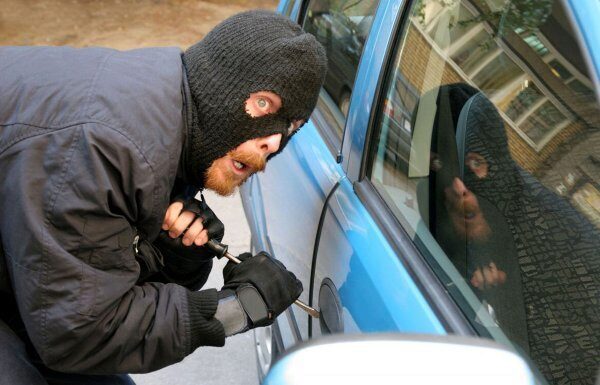 В Калининграде пьяный мужчина отправился «таксовать» на угнанной машине