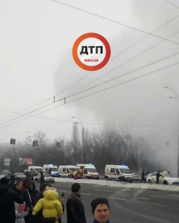 В Киеве из-за страшной аварии горят машины: появилось видео